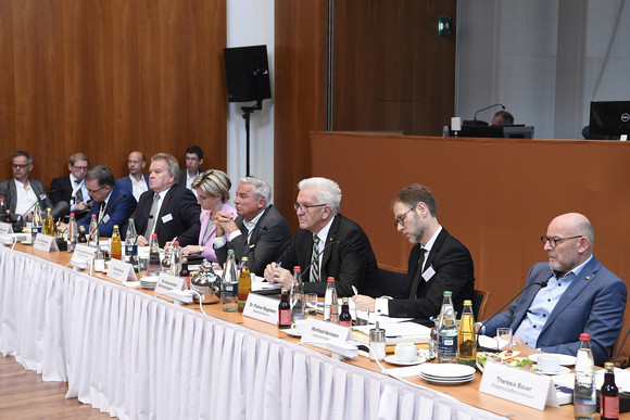 Mobilität Jahresveranstaltung Strategiedialog Automobilwirtschaft BW in Berlin Top-Level-Meeting des Strategiedialogs Automobilwirtschaft BW (Bild: © e-mobil BW / Studio KD Busch)