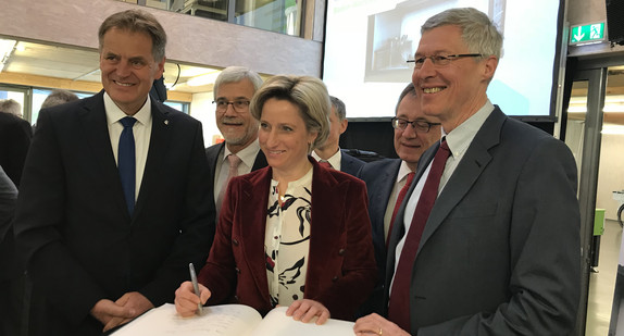 Frau Ministerin bei der Eröffnung des ersten "Popup Labor BW", Schwäbisch Gmünd