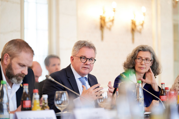 Europadialog Dritte Sitzung des Expertenforums zum Europadialog Europaminister Guido Wolf (M.) (Bild: Justizministerium Baden-Württemberg / Steffen Schmid)