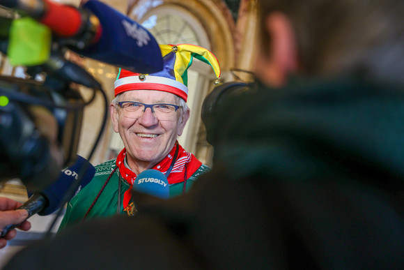 Fastnacht Närrischer Staatsempfang der Landesregierung Ministerpräsident Winfried Kretschmann beim Interview