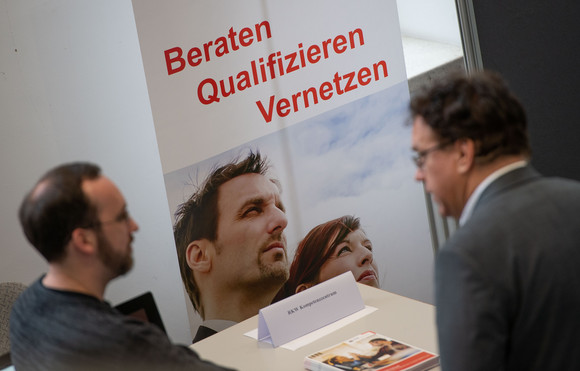 Ausbildung 4.0 Forum Ausbildung 4.0 digital - vernetzt - zukunftsfähig Forum Ausbildung 4.0