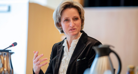 Spitzengespräch zu den wirtschaftlichen Folgen des Coronavirus 