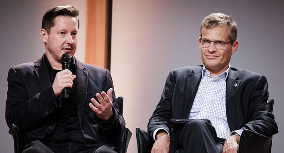 Mobilität Parlamentarischer Abend: Transformation im Kfz-Gewerbe Parlamentarischer Abend - Transformation im Kfz-Gewerbe: Roman Zitzelsberger, Hannes Walter und Dr. Kurt-Christian Scheel auf dem Podium