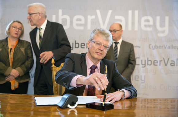 Forschung Europäische Forschungskooperation „Cyber Valley“ startet Dr. Harald Naunheimer, Leiter Research & Development, ZF Friedrichshafen AG