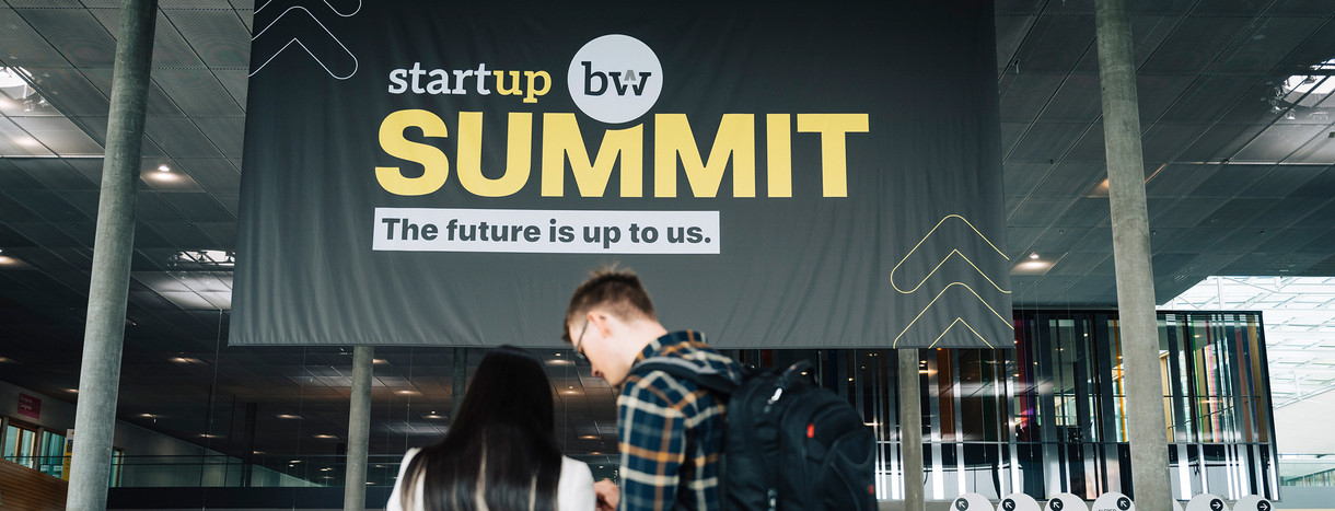 Eingang zum Start-up BW Summit 2022 auf der Messe Stuttgart
