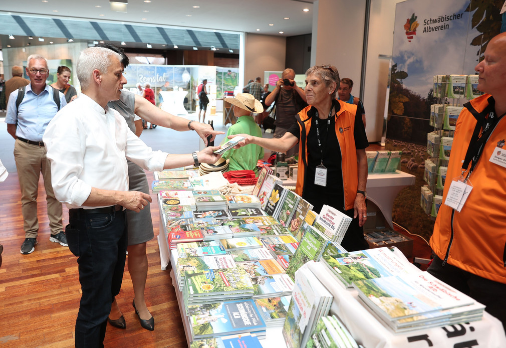 Staatssekretär Rapp auf der Tourismusmesse in Fellbach