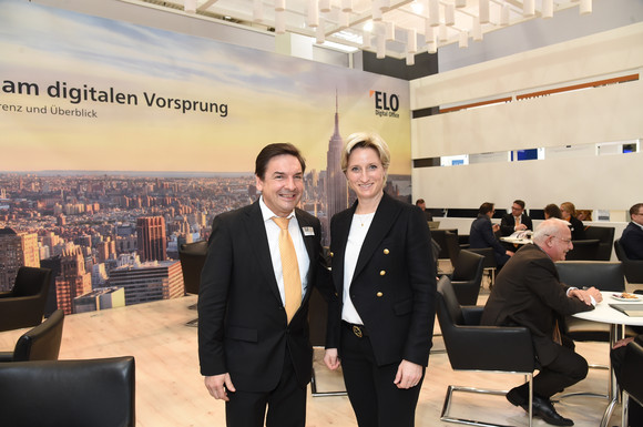 Wirtschaftsministerin Dr. Nicole Hoffmeister-Kraut hat sich bei einem Besuch der CeBIT in Hannover am 21. und 22. März 2017 bei Ausstellern aus Baden-Württemberg über die wichtigsten Trends der Digitalisierung informiert und ausgetauscht.