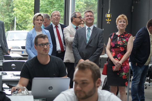 Wirtschafts- und Arbeitsministerin Dr. Nicole Hoffmeister-Kraut hat ihre regelmäßigen Kreisbereisungen im Land am 17. Juli 2017 mit einem Besuch im Neckar-Odenwald-Kreis fortgesetzt.