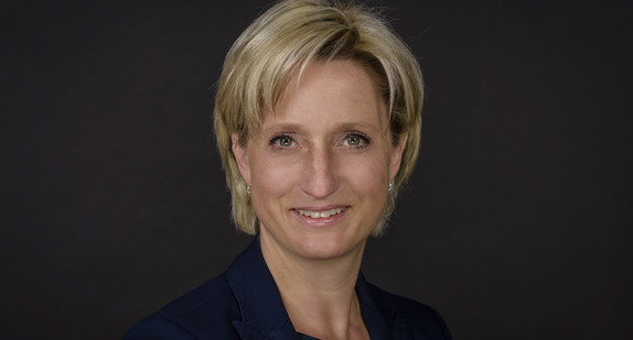 Dr. Nicole Hoffmeister-Kraut