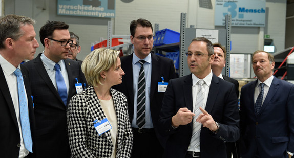 Wirtschaftsministerin Dr. Nicole Hoffmeister-Kraut besuchte am 1. Februar 2017 im Rahmen einer Kreisbereisung verschiedene Unternehmen und Institutionen im Rems-Murr-Kreis.