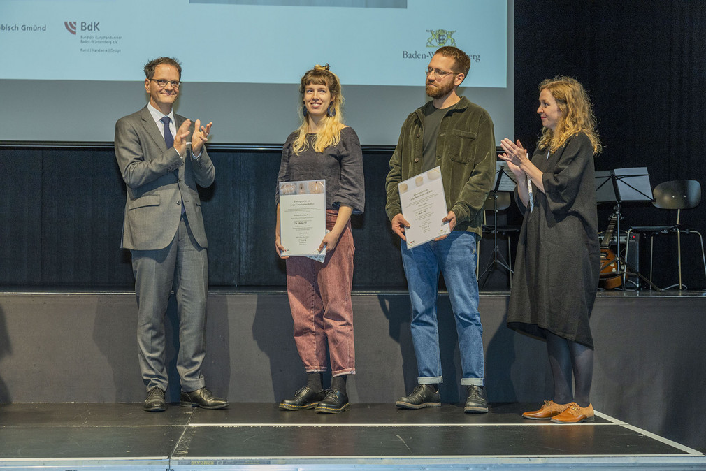 Verleihung der Förderpreise 2022 (v.l.n.r.):  Ministerialdirektor Michael Kleiner, Franziska Bernadette Wentz, Thomas Nathan, Felicia Mülbaier (BdK-Initiative „Talente fördern“)