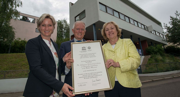 Ministerin Dr. Nicole Hoffmeister-Kraut, Oberbürgermeister Fritz Kuhn und Frau Staatsministerin im Auswärtigen Amt, Prof. Dr. Maria Böhmer bei der Urkundenübergabe
Quelle: Leif Piechowski