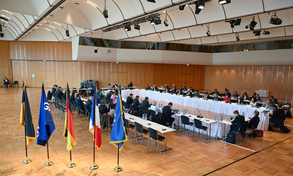 Grenzraumkonferenz Baden-Württemberg und Grand Est vertiefen Zusammenarbeit Blick in den Silchersaal im Forum am Schlosspark in Ludwigsburg während der Grenzraumkonferenz