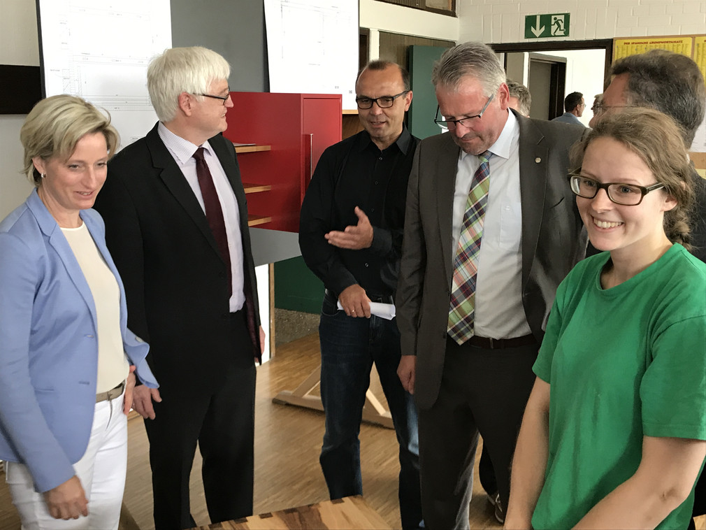 Wirtschafts- und Arbeitsministerin Dr. Nicole Hoffmeister-Kraut hat ihre regelmäßigen Kreisbereisungen im Land am 17. Juli 2017 mit einem Besuch im Neckar-Odenwald-Kreis fortgesetzt. 