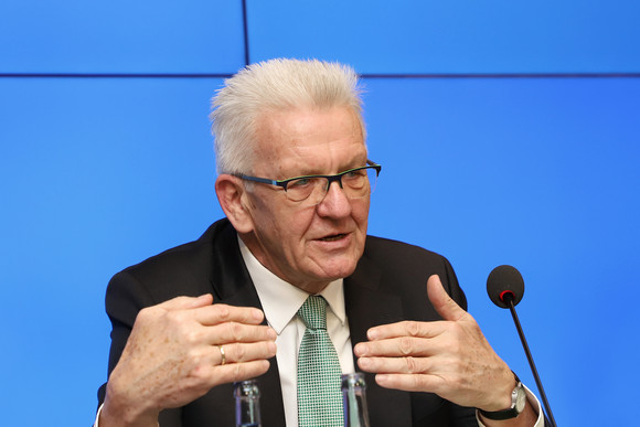 Pressekonferenz Künstliche Intelligenz und Forstreform Ministerpräsident Winfried Kretschmann (Bild: Staatsministerium Baden-Württemberg)
