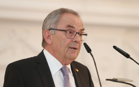 Festakt Würdigung des Widerstands gegen den Nationalsozialismus General a.D. Wolfgang Schneiderhan, Vorsitzender der Stauffenberg Gesellschaft Baden-Württemberg e.V. (Bild: Staatsministerium Baden-Württemberg)