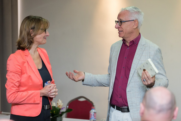 Reise Delegationsreise nach Ghana und Nigeria Wirtschaftsstaatssekretärin Katrin Schütz im Gespräch (Quelle: David Kunutsor)