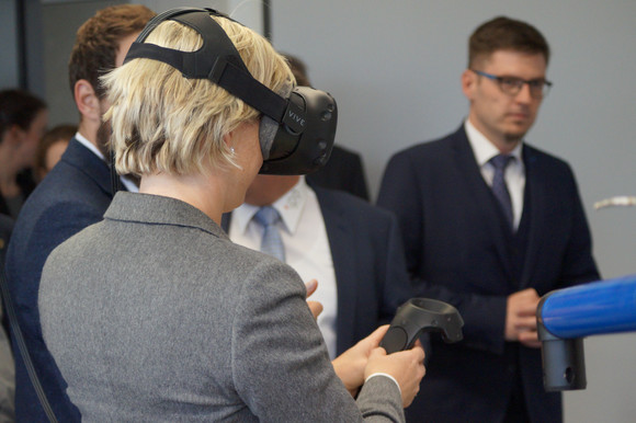 Kreisbereisung Ministerin besucht Landkreis Böblingen Besuch des Unternehmens IPO.Plan GmbH in Leonberg im Rahmen der Kreisbereisung Böblingen am 5. Oktober 2017