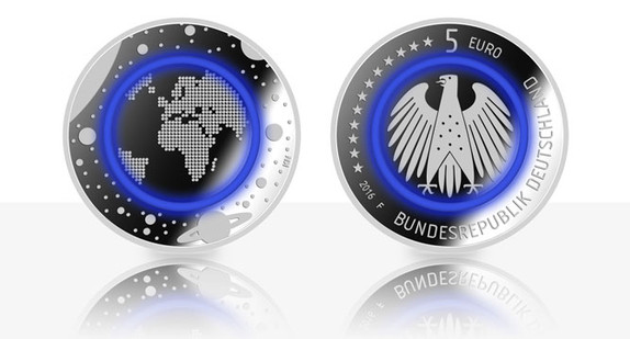 5-Euro Sammlermünze "Planet Erde" mit neuem Sicherheitselement aus Polymer