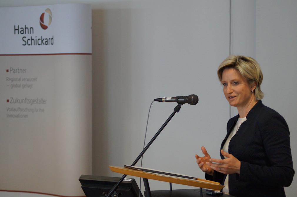 Wirtschaftsministerin Dr. Nicole Hoffmeister-Kraut hat ihre regelmäßigen Kreisbereisungen im Land am Donnerstag, 27. April 2017 mit einem Besuch im Schwarzwald-Baar-Kreis fortgesetzt. 