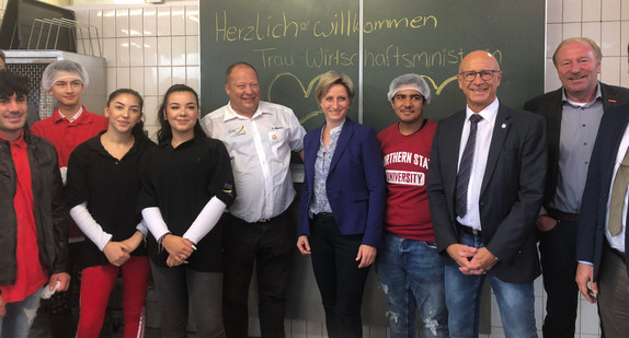 Ministerin Dr. Hoffmeister-Kraut zur Besuch be der Gewerblichen Schule Crailsheim.