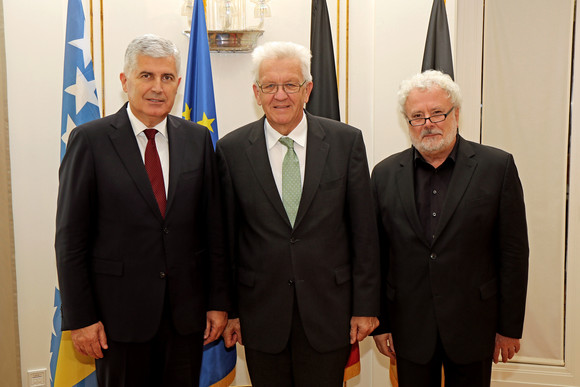 Europa Regierungsbesuch aus Bosnien-Herzegowina v.l.n.r.: Der Vorsitzende des Staatspräsidiums von Bosnien-Herzegowina, Dragan Čović, Ministerpräsident Winfried Kretschmann und Staatsminister Klaus-Peter Murawski