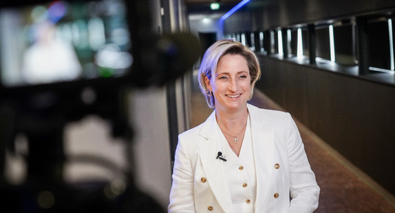 Portraitbilder Ministerin Dr. Nicole Hoffmeister-Kraut