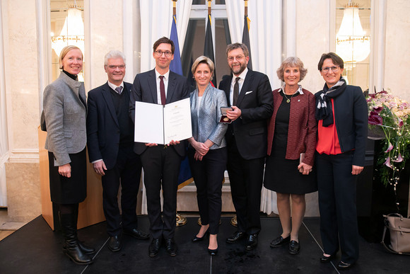 Ministerin Hoffmeister-Kraut mit Hans-Jörg Reisch, Andreas Reisch und Gästen (Bild: Uli Regenscheit)