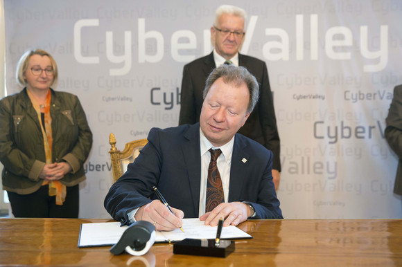 Forschung Europäische Forschungskooperation „Cyber Valley“ startet Prof. Dr.-Ing. Dr. h. c. Wolfram Ressel, Rektor der Universität Stuttgart