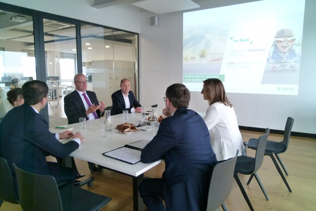 Besuch der Firma DEKRA in Stuttgart im Rahmen der arbeitsmarktpolitischen Reise am 17. Mai 2018. 