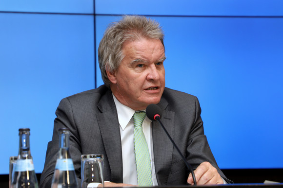 Pressekonferenz Nachhaltige Bioökonomie für Baden-Württemberg Umweltminister Franz Untersteller (Bild: Staatsministerium Baden-Württemberg)
