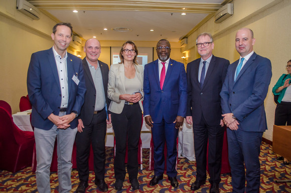 Reise Delegationsreise nach Ghana und Nigeria Gruppenbild mit Wirtschaftsstaatssekretärin Katrin Schütz (Quelle: Freshpro Multimedia)