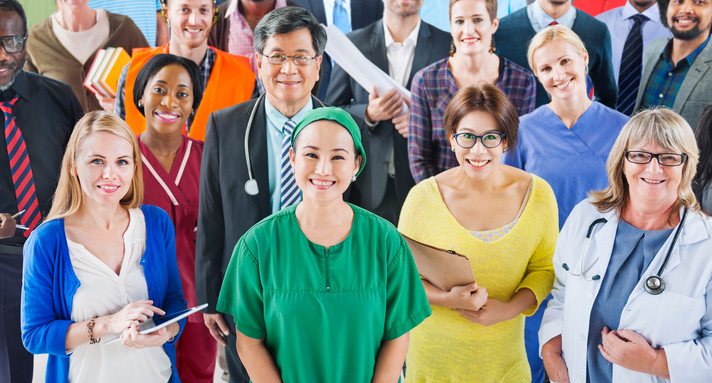 eine Gruppe von Menschen mit unterschiedlichen Berufen