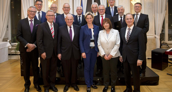 Gruppenfoto: Verleihung der Wirtschaftsmedaille am 10. November 2016 im Neuen Schloss in Stuttgart