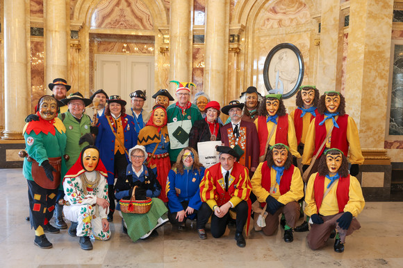 Fastnacht Närrischer Staatsempfang der Landesregierung Gruppenbild mit den Narrenfreunden Heuberg