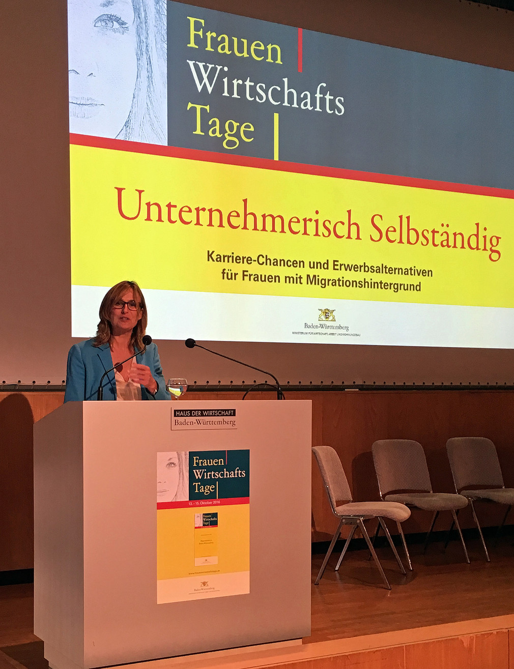 Staatssekretärin Katrin Schütz eröffnete die Auftaktveranstaltung der 12. Frauenwirtschaftstage die vom 13. bis 15. Oktober 2016 unter dem Schwerpunktthema „Unternehmerisch Selbständig - Karrierechancen und Erwerbsalternativen für Frauen mit Migrationshintergrund“ stattfinden.