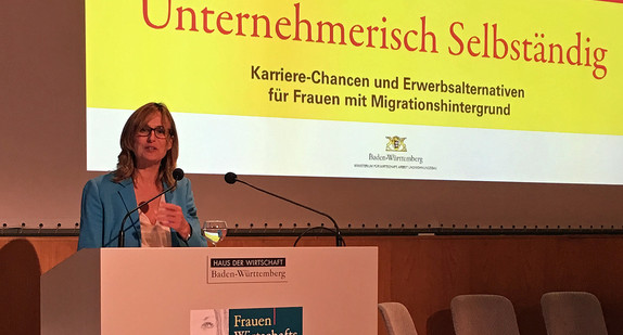 Staatssekretärin Katrin Schütz eröffnete die Auftaktveranstaltung der 12. Frauenwirtschaftstage die vom 13. bis 15. Oktober 2016 unter dem Schwerpunktthema „Unternehmerisch Selbständig - Karrierechancen und Erwerbsalternativen für Frauen mit Migrationshintergrund“ stattfinden.
