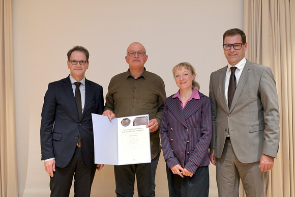 Michael Kleiner (Wirtschaftsministerium), Staatspreisnominierter Friedemann Bühler, Grit Weber (Juryvorsitzende), Daniel Güthler (EBM Kornwestheim)