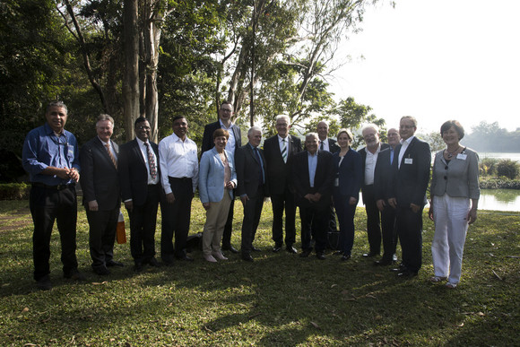 Delegationsreise Ministerpräsident Kretschmann besucht Indien Gruppenbild anlässlich des Besuchs der Firma Tata Motors Ltd. in Pune