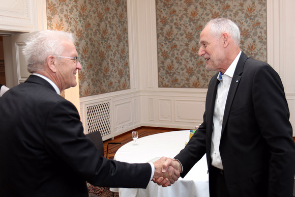 Antrittsbesuch Kretschmann empfängt DGB-Vorsitzenden Kunzmann Ministerpräsident Winfried Kretschmann (l.) und der Vorsitzende des DGB-Bezirks Baden-Württemberg, Martin Kunzmann (r.)
