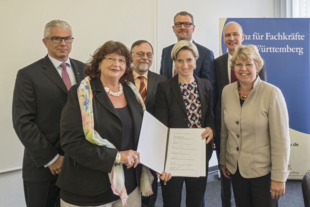 Die Fachkräfteallianz Baden-Württemberg hat unter dem erstmaligen Vorsitz von Wirtschafts- und Arbeitsministerin Dr. Nicole Hoffmeister-Kraut am 10. Oktober 2016 ihre Ziele für die Zeit ab dem Jahr 2017 neu bestimmt.