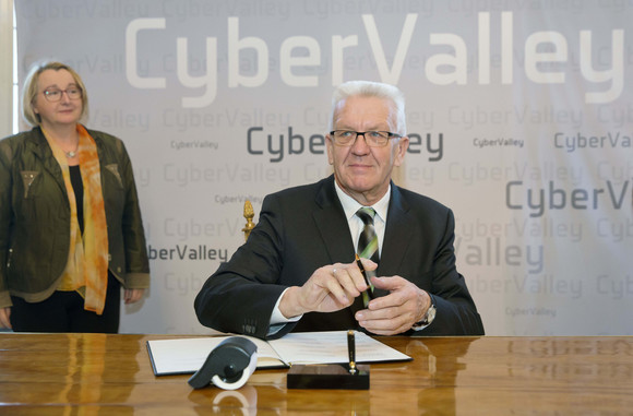 Forschung Europäische Forschungskooperation „Cyber Valley“ startet Ministerpräsident Winfried Kretschmann