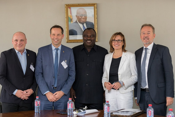 Reise Delegationsreise nach Ghana und Nigeria Gruppenbild mit Wirtschaftsstaatssekretärin Katrin Schütz (Quelle: David Kunutsor)