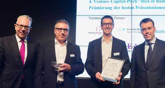 Minister Schmid und Dr. Axel Nawrath, Vorstandsvorsitzender der L-Bank, mit Vertretern der CETICS Healthcare Techonologies GmbH, Gewinner des 4. VC-Pitch BW.