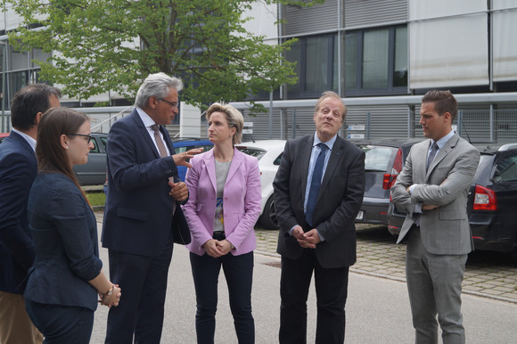 Wirtschafts- und Arbeitsministerin Dr. Nicole Hoffmeister-Kraut hat ihre regelmäßigen Kreisbereisungen im Land am 24. Mai 2017 mit einem Besuch im Alb-Donau-Kreis sowie im Stadtkreis Ulm fortgesetzt.