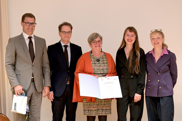 Daniel Güthler (EBM Kornwestheim), Michael Kleiner (Wirtschaftsministerium), Christina Schneider (BdK), Förderpreisträgerin Junges Handwerk Birgitta Voigt, Grit Weber (Juryvorsitzende)