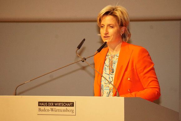 Landesveranstaltung Landesveranstaltung Einpersonen- und Kleinunternehmen Kongress für Einpersonen- und Kleinunternehmen am 19. Oktober 2017 im Haus der Wirtschaft