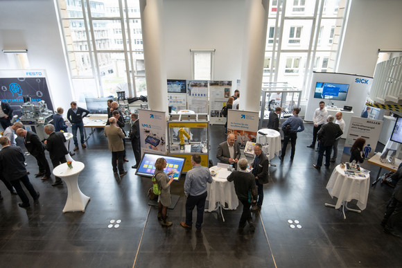 Ausbildung 4.0 Forum Ausbildung 4.0 digital - vernetzt - zukunftsfähig Forum Ausbildung 4.0