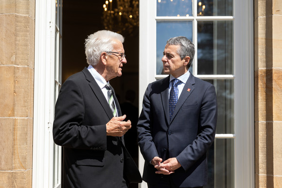 Europa Kretschmann empfängt Schweizer Bundespräsident Ministerpräsident Winfried Kretschmann (links) im Gespräch mit dem Schweizer Bundespräsidenten Ignazio Cassis (rechts)