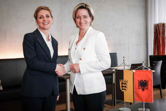 Metaverse Kongress und Messe „Virtuelle Welten – Chancen im Metaverse erleben“ Kongress und Messe „Virtuelle Welten – Chancen im Metaverse erleben“